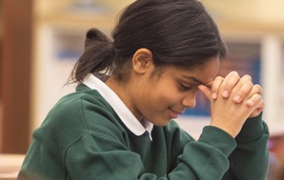 girl praying